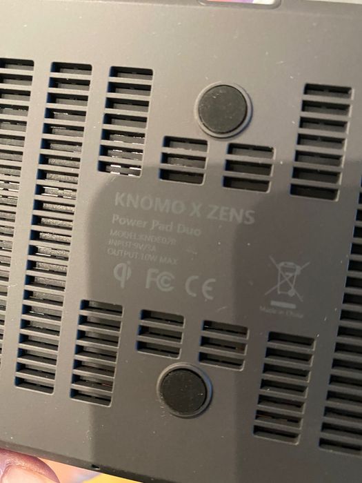 Двойно безжично зарядно Knomo London