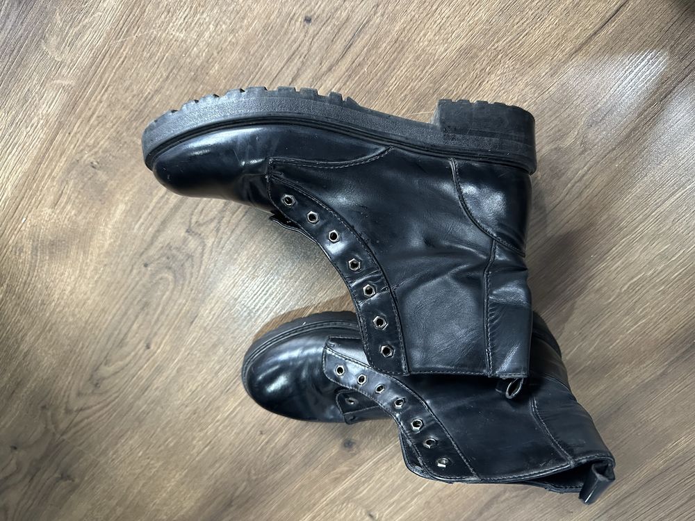 Боти, маратонки - Guess, Nike и др.