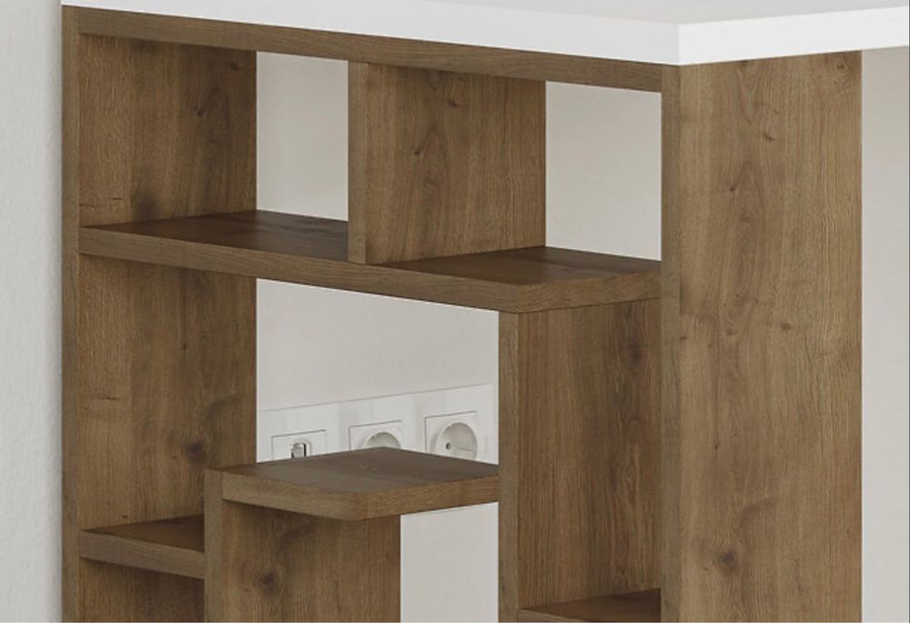 Бюро бял лак, тъмен дъб. Перфектно.