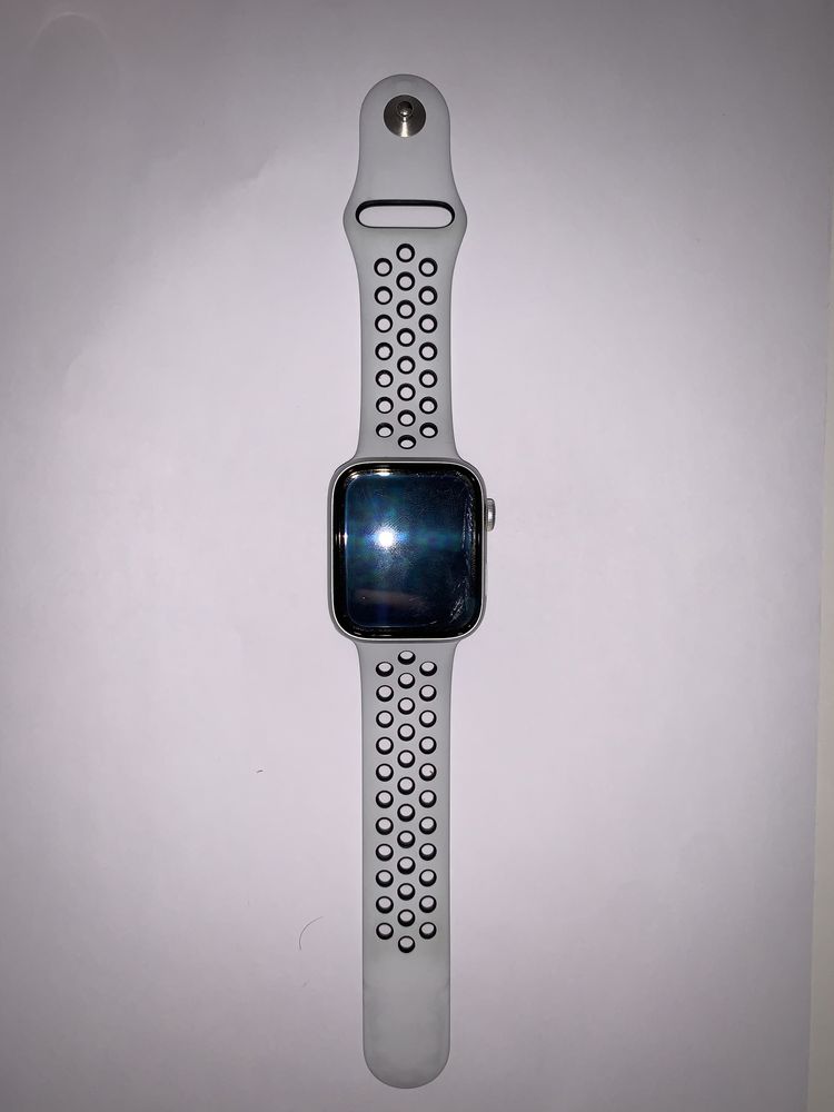 Apple Watch Nike SE GPS + Cellular 44mm Aluminium Case