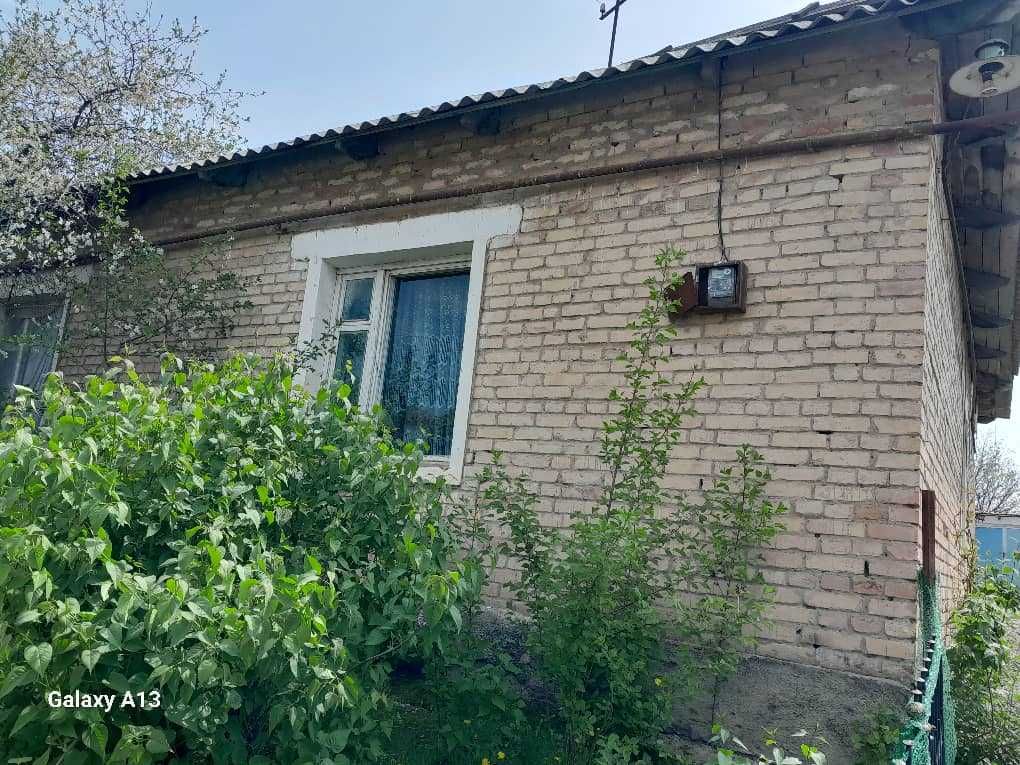 Продается дом с земельным  участком 12 соток.