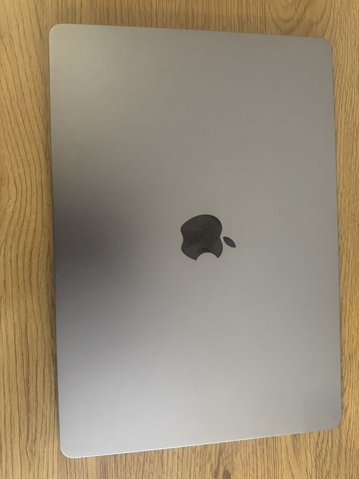 Apple MacBook Air 15", Apple M2 Перфектен Немска Клавиатура 1000лв