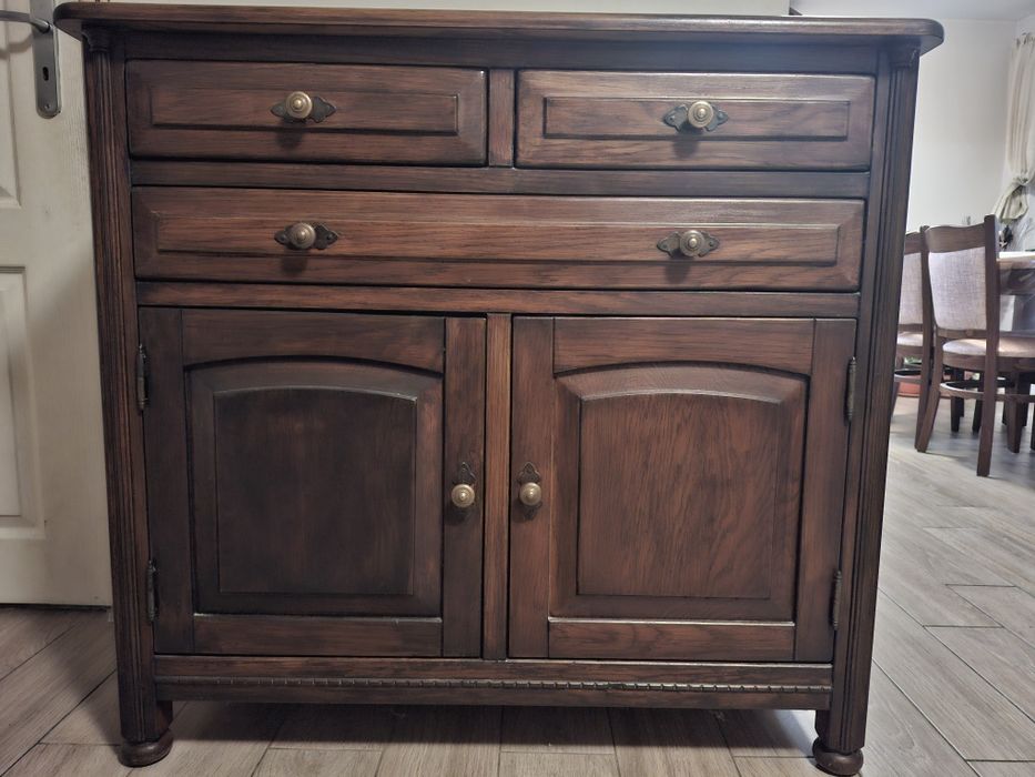 Продавам скрин масив дъб