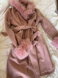 Розово пухено палто
