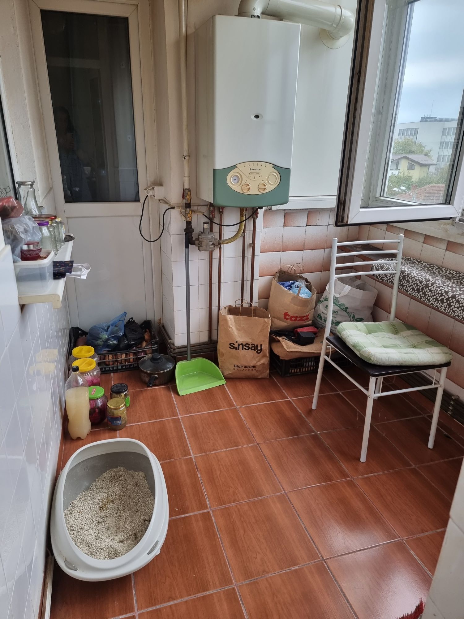 Caut colegă apartament