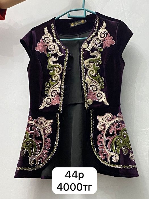 Киімдер сатылады