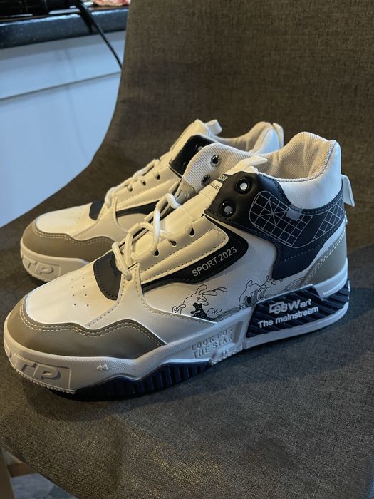 Кросы 9000 торг уместен