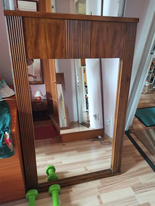 Oglinda pentru perete