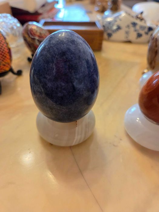 Декоративни Каменни Яйца – Натурални Минерали с Поставки