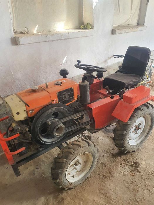 Traktor ZUBR 1105