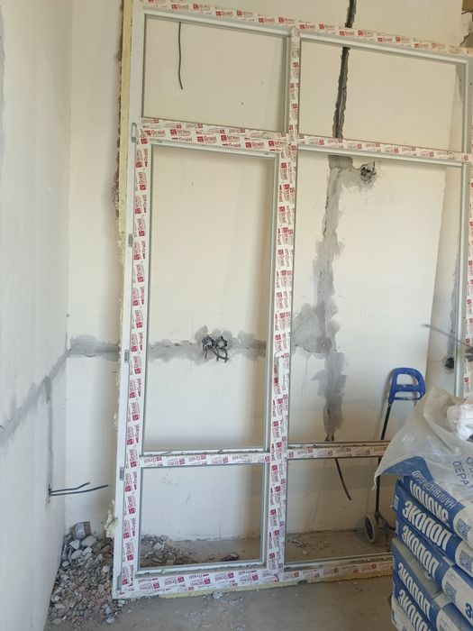 Продам пластиковую окно с дверем