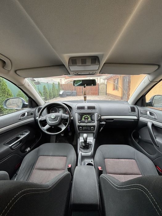 Vând Skoda Octavia.