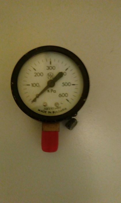 Продавам Монометър-кPa -600 български