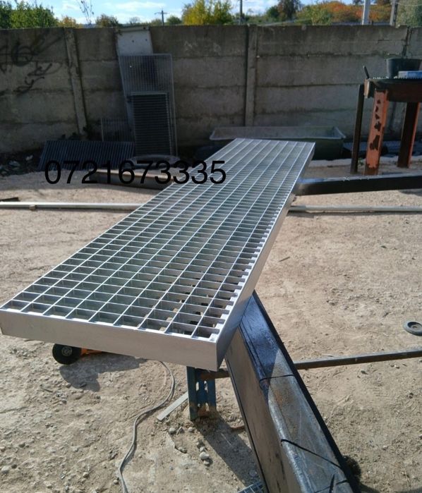 Trepte  zincate  la comanda