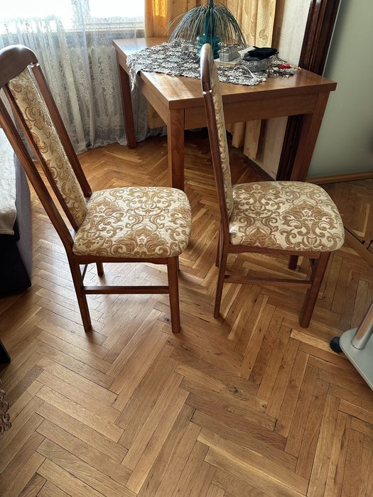 Поръчкова маса с шест стола