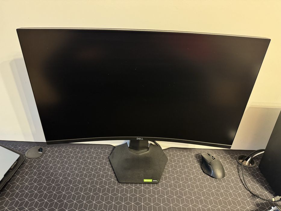 Vand monitor pentru gaming