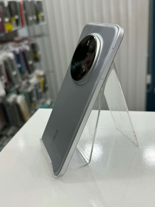 Като нов Honor Magic 7 Pro 512 GB/12 GB Lunar Grey + гаранция Виваком