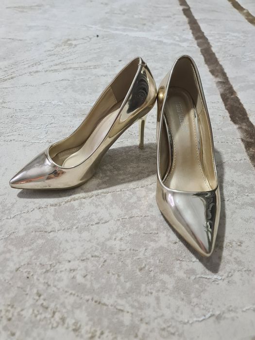 Туфли на каблуках. 38 размер