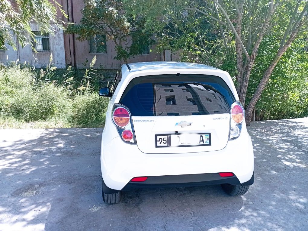Spark satiladi 2011 jili probek 134.000 bahasi 65kelisimli 1pozitsiya