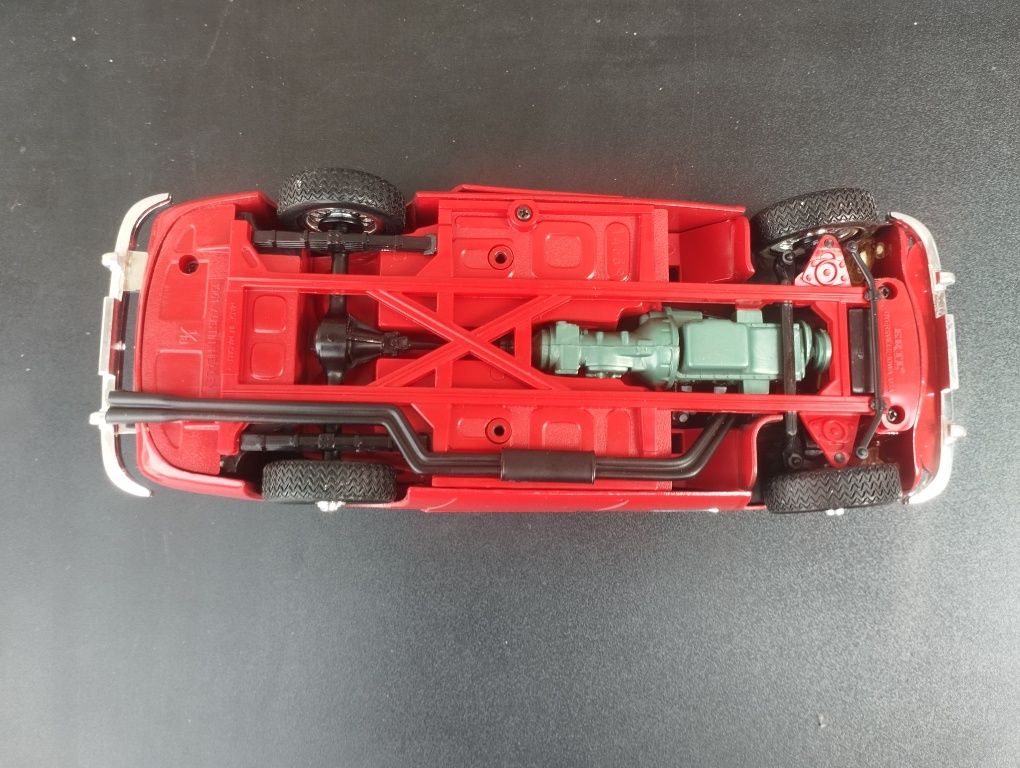 Колекционерска метална количка Austin-Healey 3000 Mark II 1:18