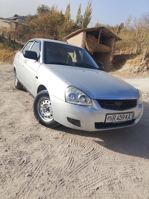 Lada Priora juda yaxshi moshina 2qoʻl haydalgan.yoqilgʻi turi:benzin