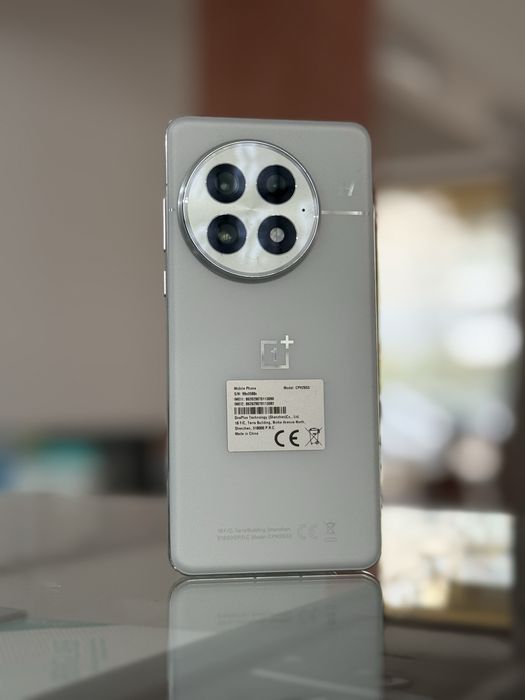 OnePlus 13 Pret 3200 lei