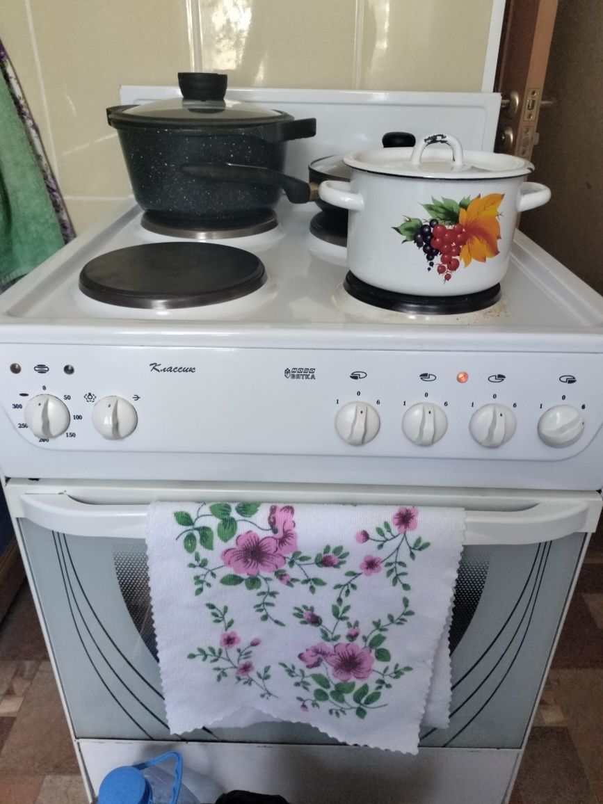 Продам плитку,все  4 конфорки работаютта