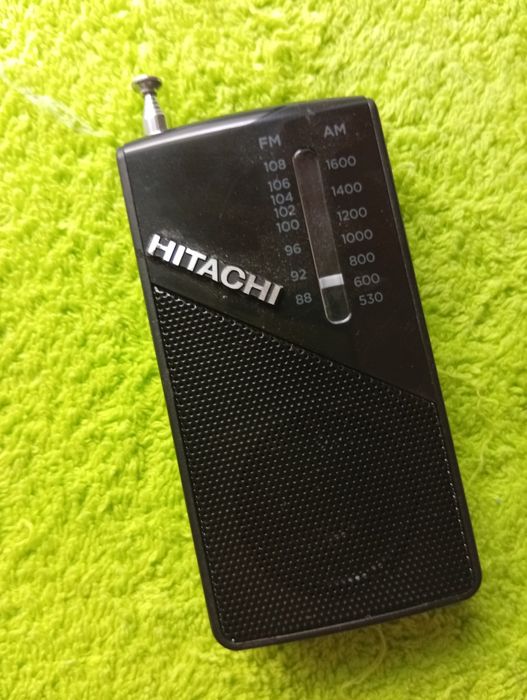 Radio cat un telefon cu taste Hitachi