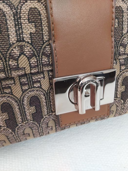 Празнично намаление Furla чанта текстил и кожа