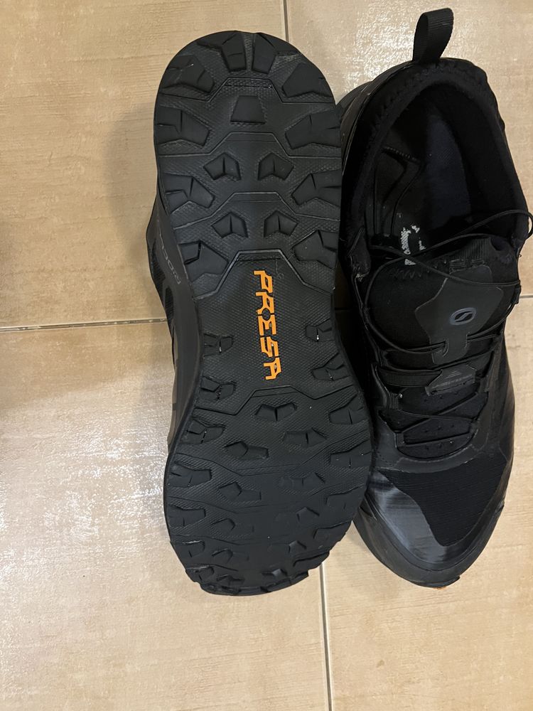 Vand adidasi Scarpa goretex