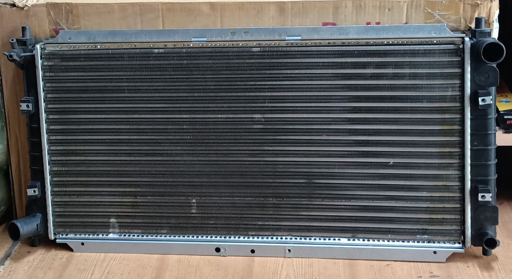 Продам новый радиатор Мазда 626