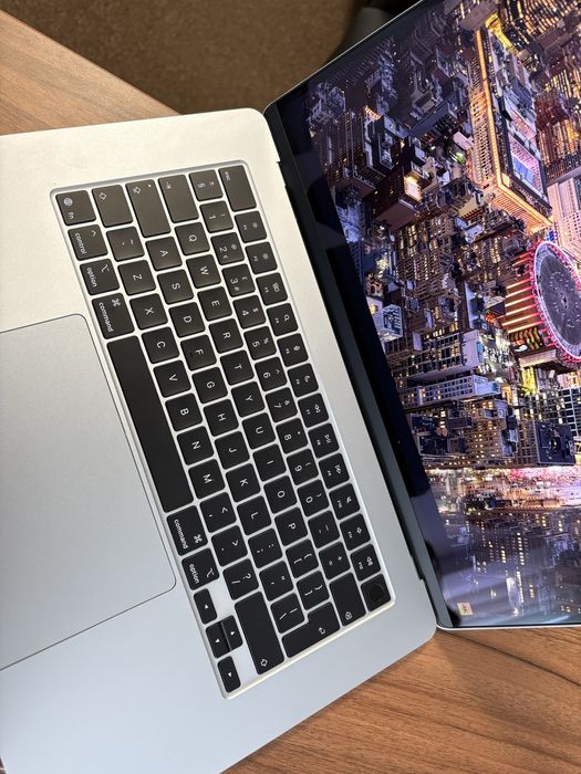 MacBook Air 15-inch/ Apple M4 / 24 GB RAM/ 512 GB / Foarte bun