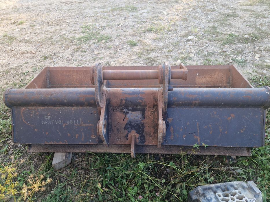 Vând cupa de taluz pentru excavator