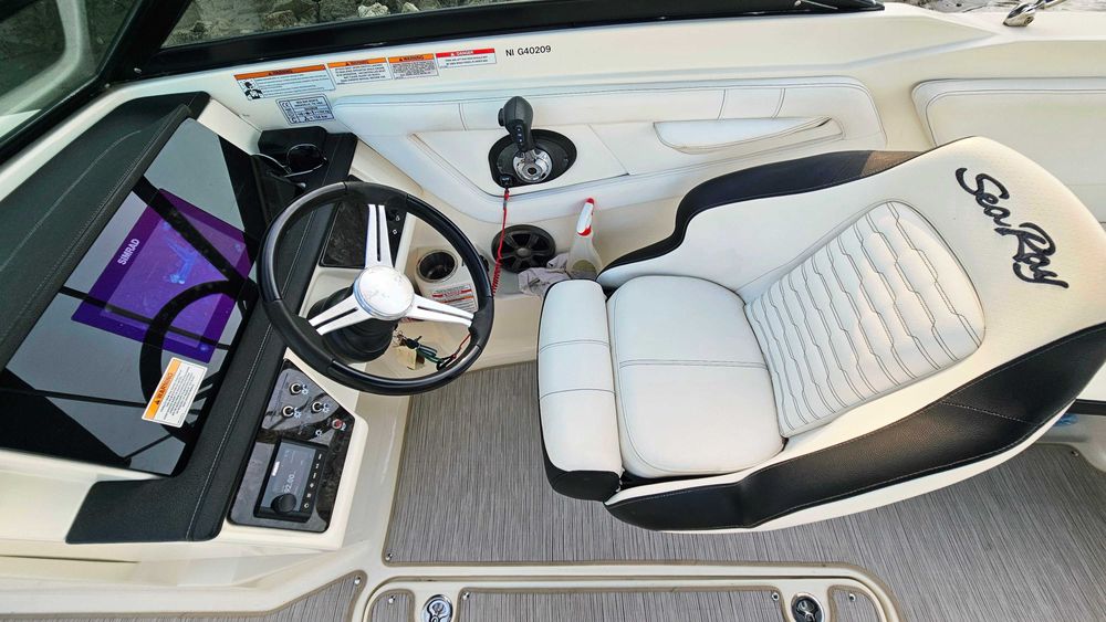 searay 210 spx ..2020..mercury 200 hp model nou ..sinrad