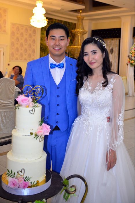 Продам счастливое свадебное платье и костюм жениха