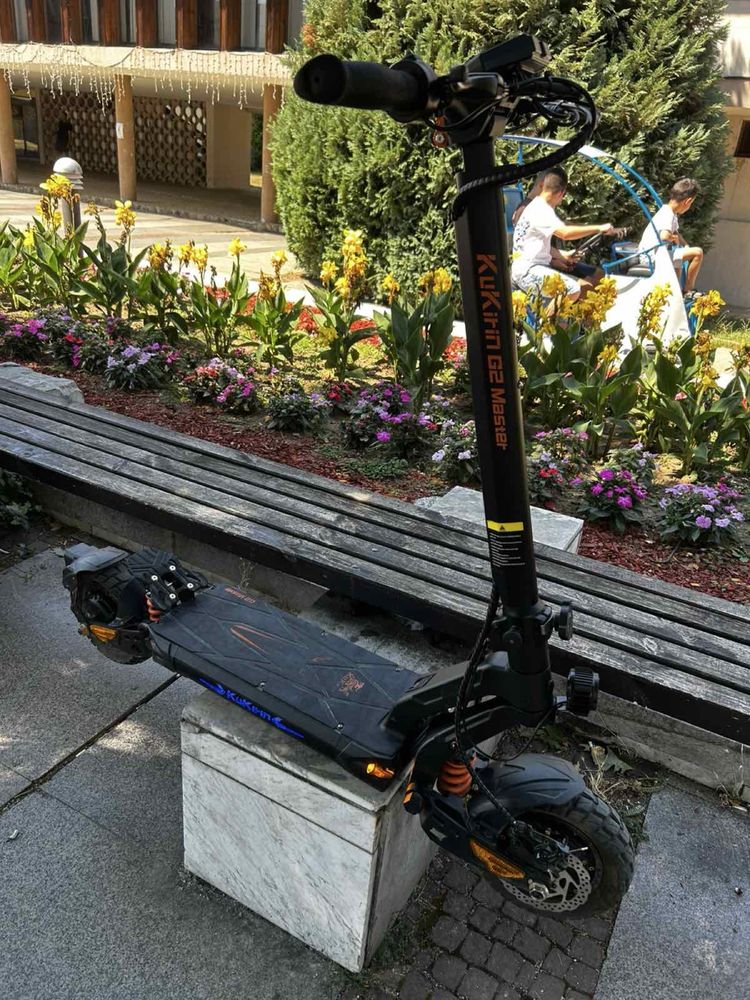 Продавам електрическа тротинетка KUKIRIN g2 master