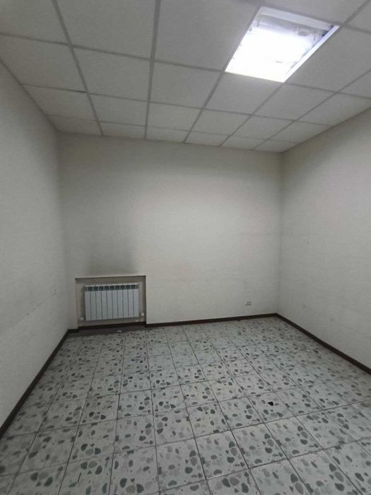 Sotiladi 1 qavat noturar joy - 688 m2 Furqat bogi oldida.