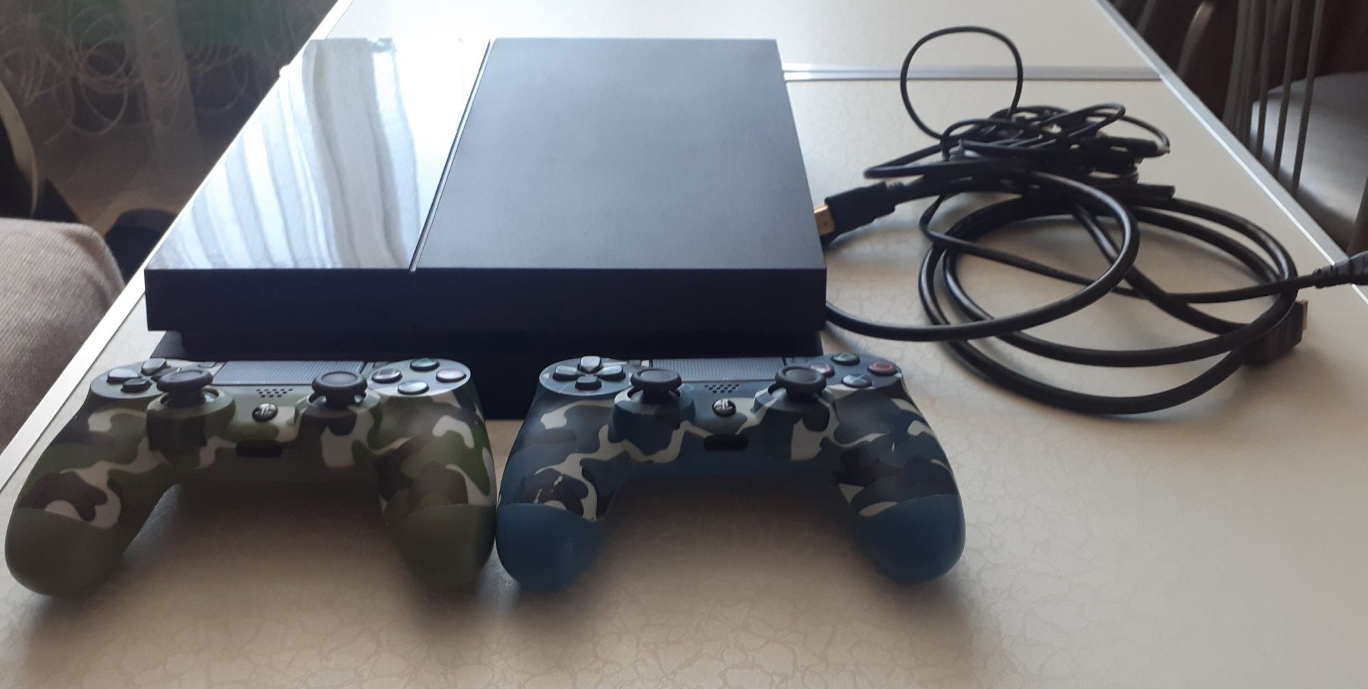 Продам Sony Play Station 4