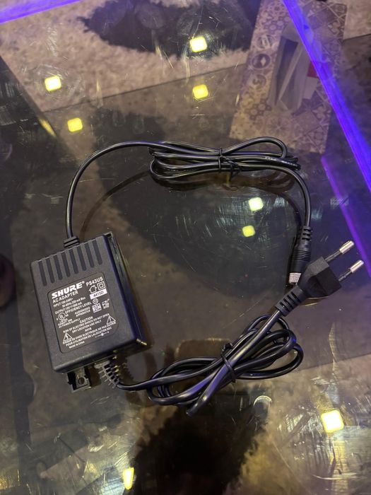 Vând adaptoar alimentator SHURE 15 v pt ULXD QLXD GLXD ULX p4 SLX Nou
