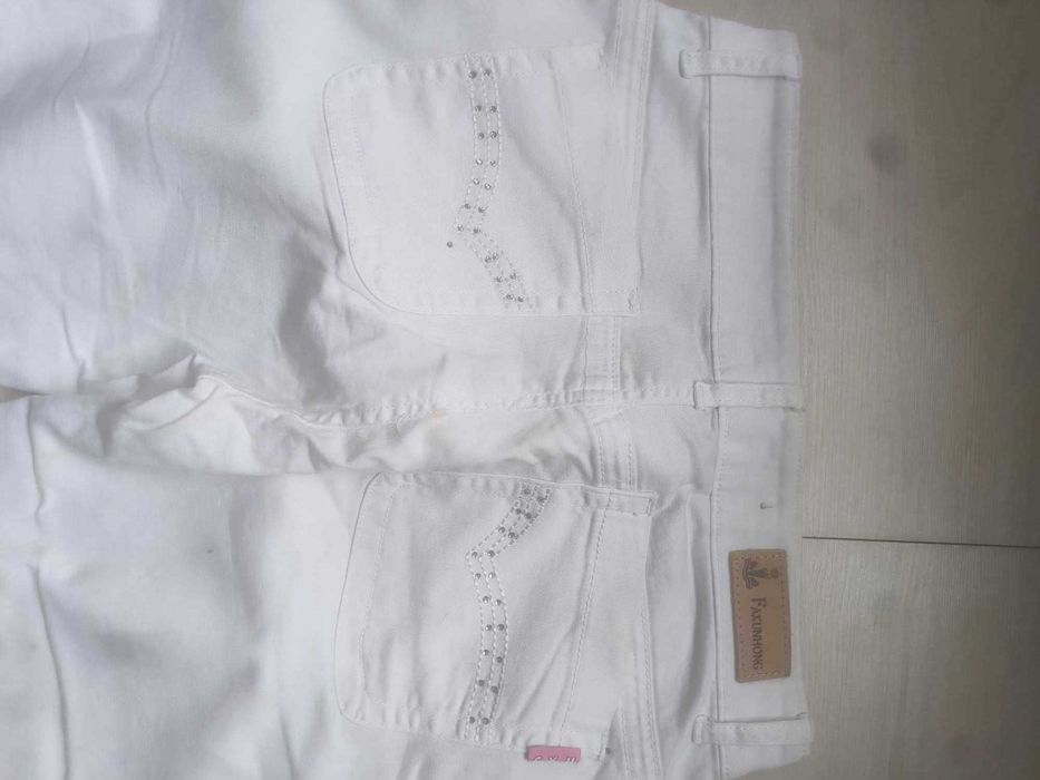 Blugi Albi Dama Embroidered Raw Mid Rise Cropped Jeans Size 30