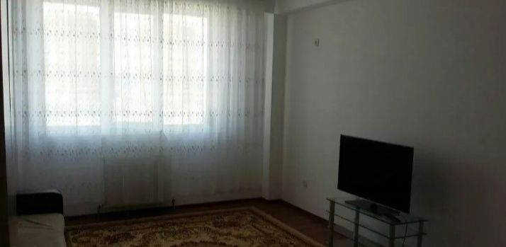 Сдается 2 комнатная квартира, 13- мкр 2- дом, 3- этаж, посуточно-8000.