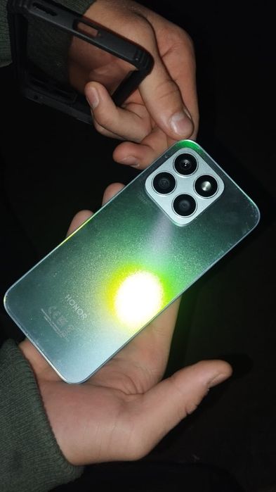 Honor x8b за 90к