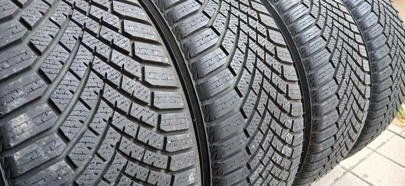 Продавам 4 бр. зимни гуми Yokohama BluEarth V906 235/45 R18, 98V XL