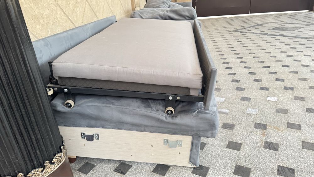 Угловой диван продается( подушки в подарок)