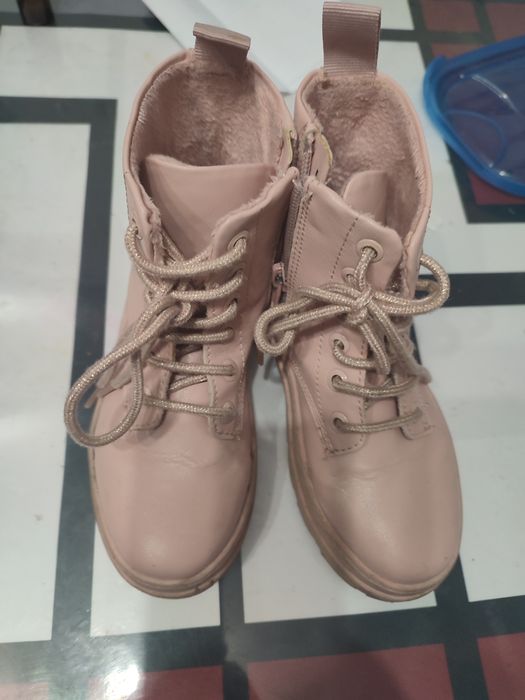 Розови боти за малка дама