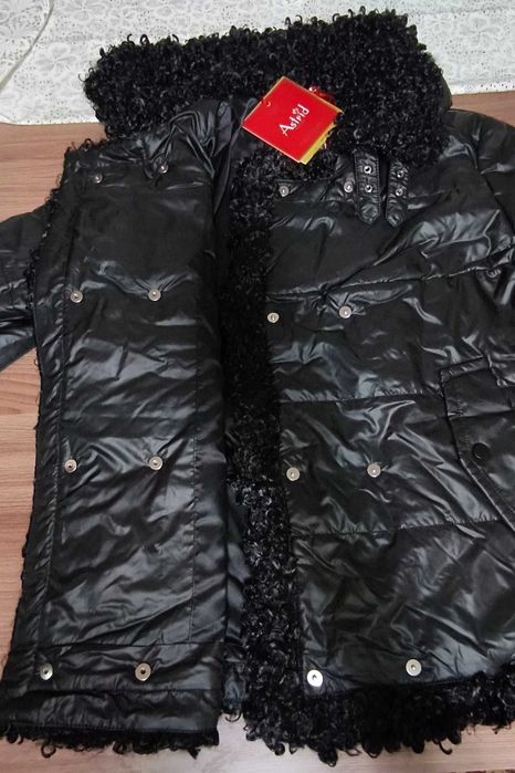 Продам женскую демисезонную куртку Astrid