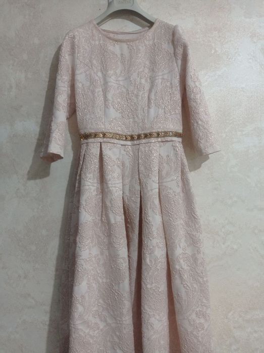 Nafis va skromniy ko'ylak.Toza ish.Holati yaxshi.