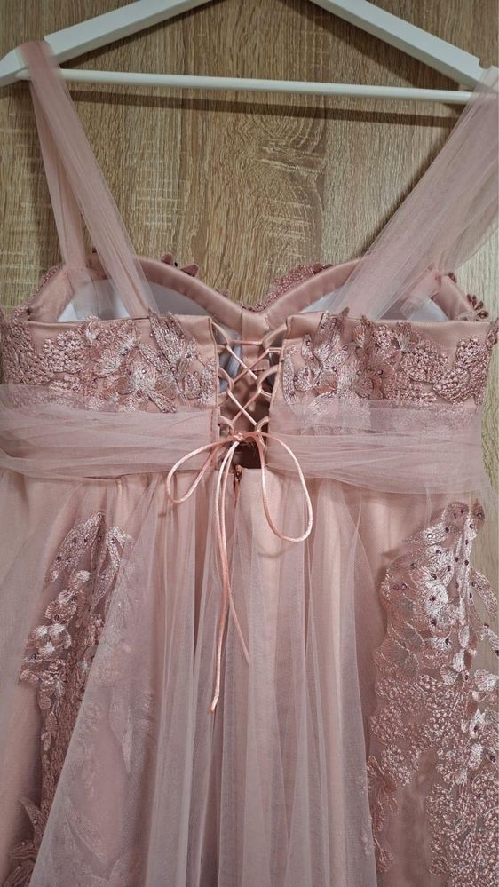 Vand rochie de cununie pentru gravide