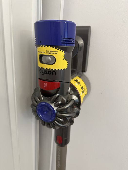 Dyson V8 Animal cu accesorii