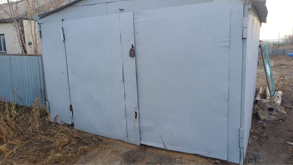 Продам железный гараж, назодится в селе акколь возле аэропорта